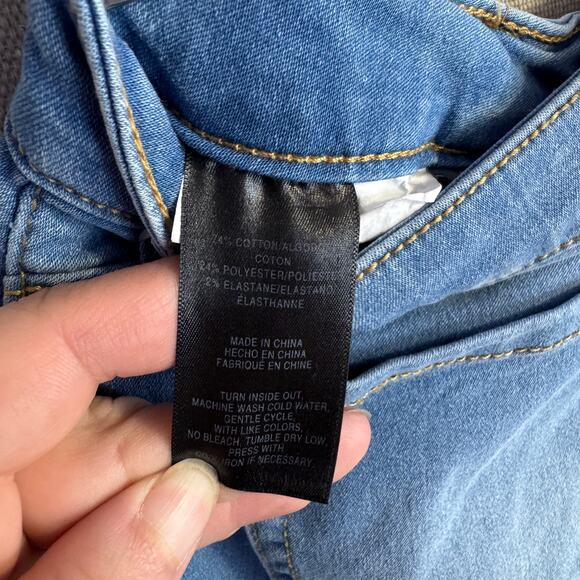 Jones New York Signature Size 8 Blue Denim Bermuda Shorts Casual Wear - Picture 7 of 10